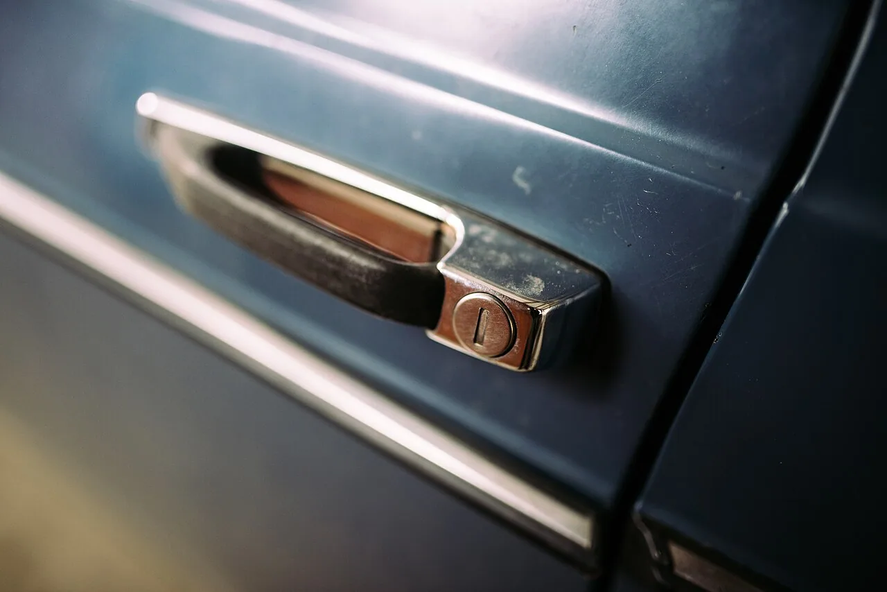 Ouverture de porte : photographie illustrative